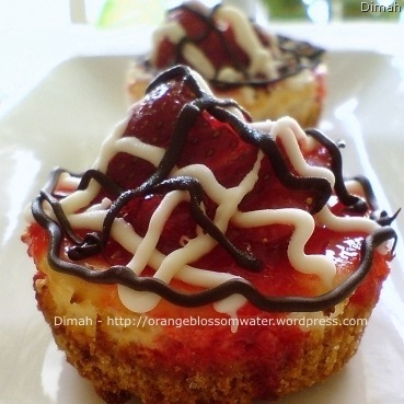 Dimah - http://orangeblossomwater.net - Cheesecake with Oreo Crust, and Mini Cheesecake 6
