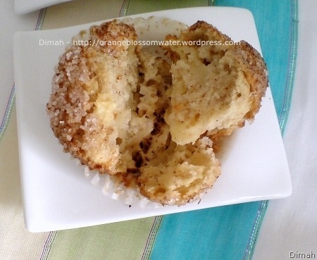 Dimah - http://www.orangeblossomwater.net - Apple Cinnamon Muffins 5