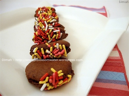 Dimah - http://www.orangeblossomwater.net - Nutella Filled Cookies 5