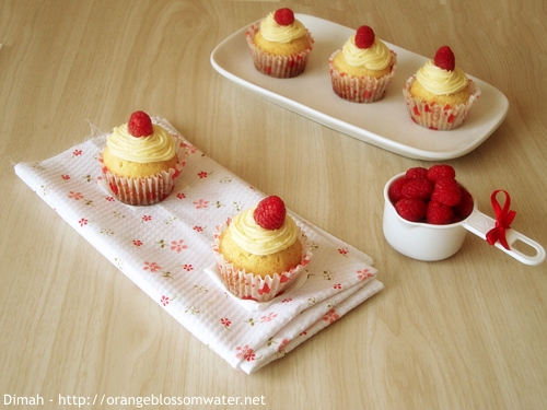 Dimah - http://www.orangeblossomwater.net - Chocolate Raspberry Surprise Cupcakes